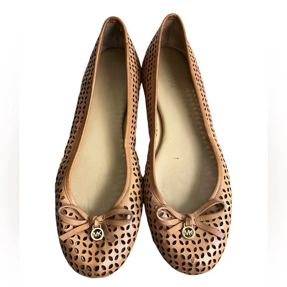 Michael Kors • Olivia Flats - Picture 2 of 13